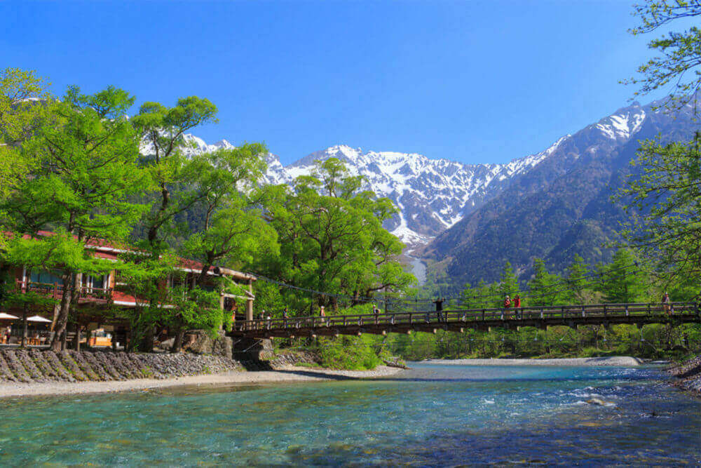 Hotaka mountains and Kappa bridge in Kamikochi, Nagano, Japan = Shuttersyock