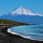 Miho no matsubara is a black beach with Fuji mountain.A famous place for sightseeing = Shutterstock