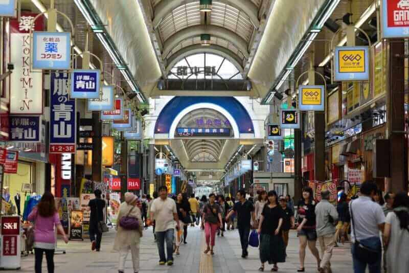 In the Tanukadoji shopping area covered with arcade, you can feel free shopping in winter