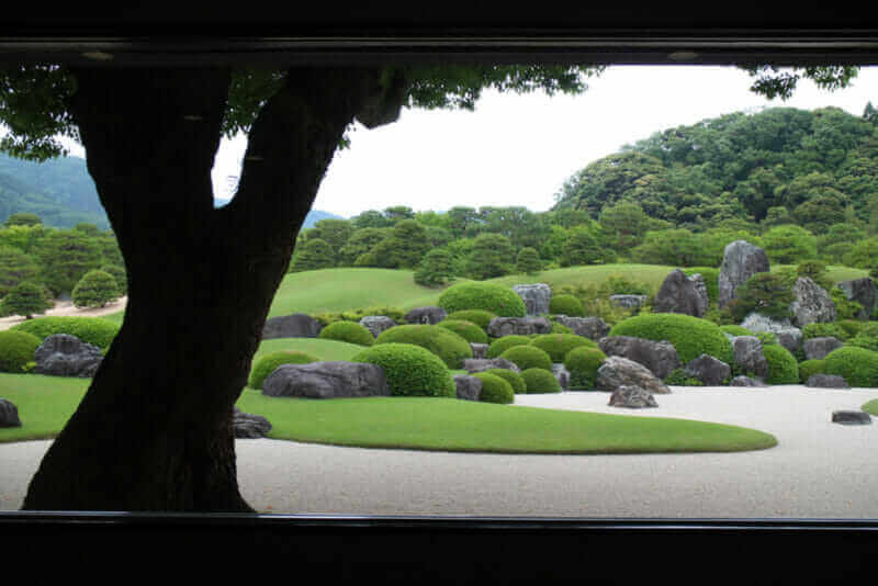 Japanese garden art at ADACHI MUSEUM OF ART = shutterstock