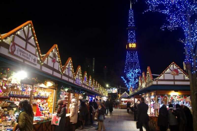 Christmas market in Odori Park, Sapporo = shutterstock