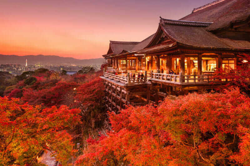 Autumn Color at Kiyomizu-dera Temple in Kyoto, Japan = shutterstock