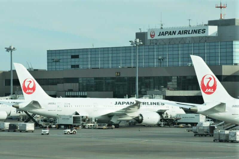 Narita airport. JAL Aircraft = shutterstock