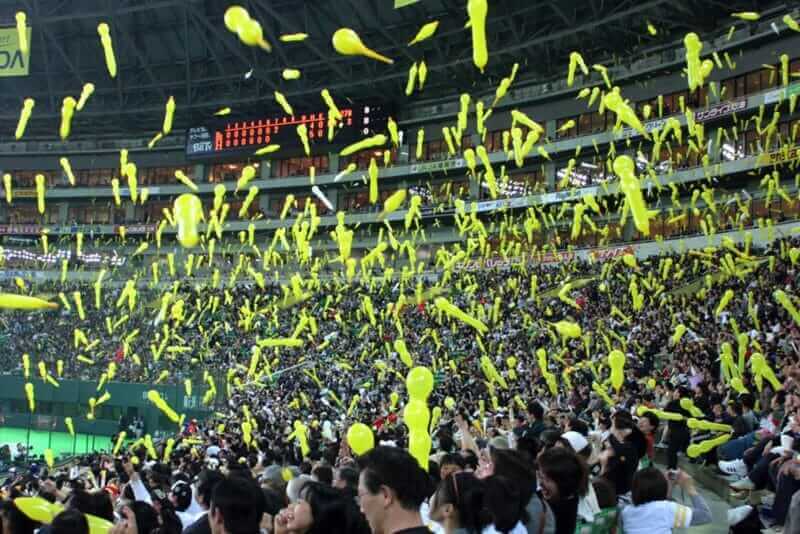 Ballons during Japanese baseball game (Hawks vs. Buffaloes) = shutterstock