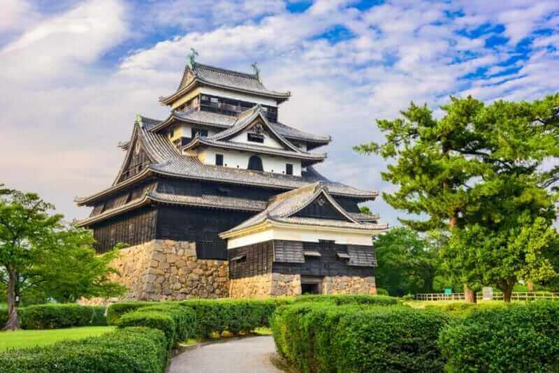 Matsue Castle which is one of the existing old castles = shutterstock