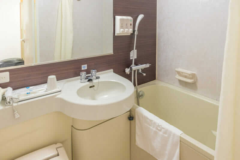 In the guest room of the business hotel, "unit bath" with small bath and toilet integrated is installed = shutterstock