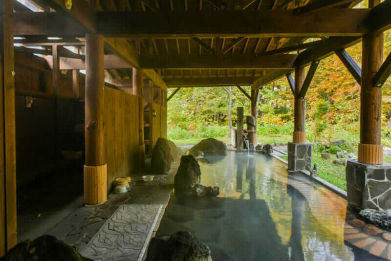 Many Ryokan have established large public baths. Ryokan in hot spring area competes for luxury hot spring facilities = shutterstock
