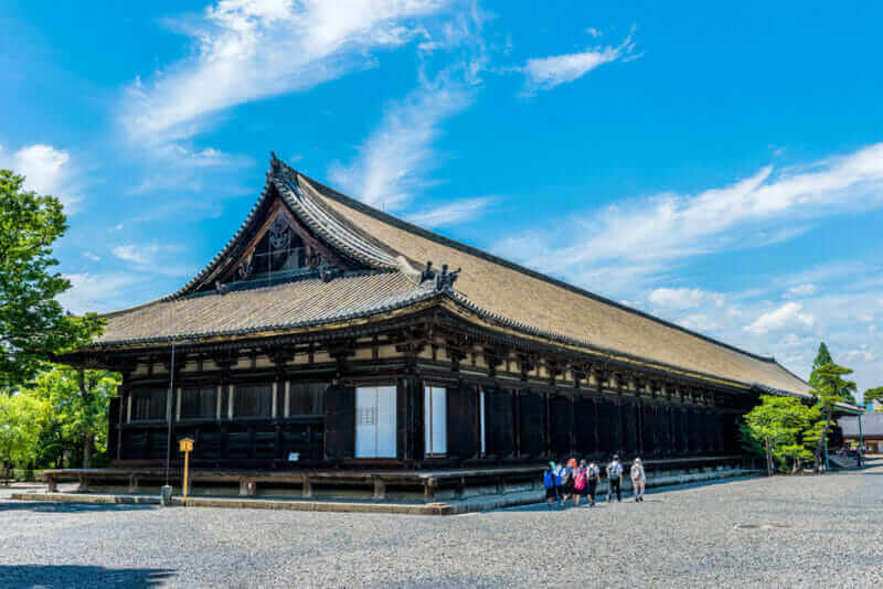 Sanjusangendo Temple in Kyoto city, Japan = shutterstock