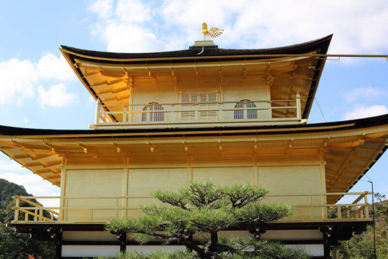 Kinkakuji Temple in Kyoto, Japan = shutterstock