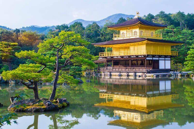 Kinkaku-ji, the Golden Pavilion, a Zen Buddhist temple in Kyoto, Japan = shutterstock