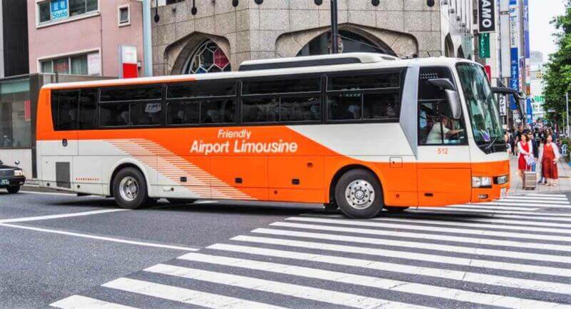 Airport transfer bus in Tokyo = shutterstock