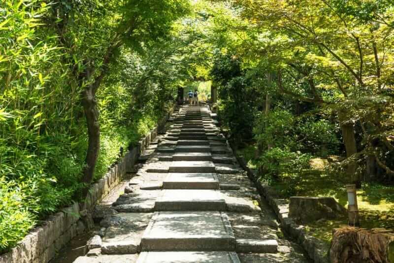 Daidokoro-zaka stone steps that connects Neneno michi street and Kodaiji temple, Kyoto = shutterstock