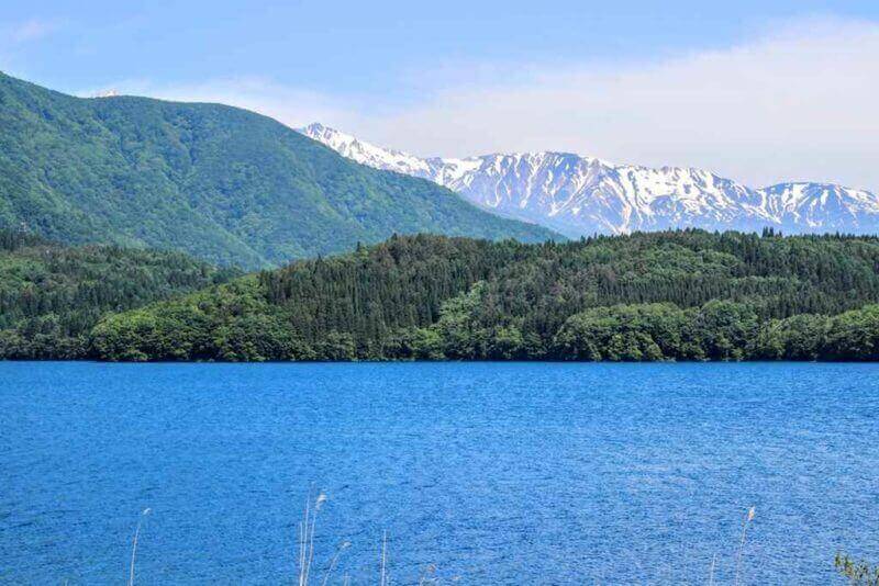 Aoki Lake in Nagano Prefecture, which is said to be one of the models of lakes appearing in "Your Name." = shutterstock
