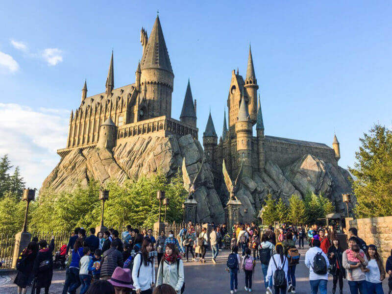 Vising the Hogwarts, Harry Potter zone, USJ = shutterstock