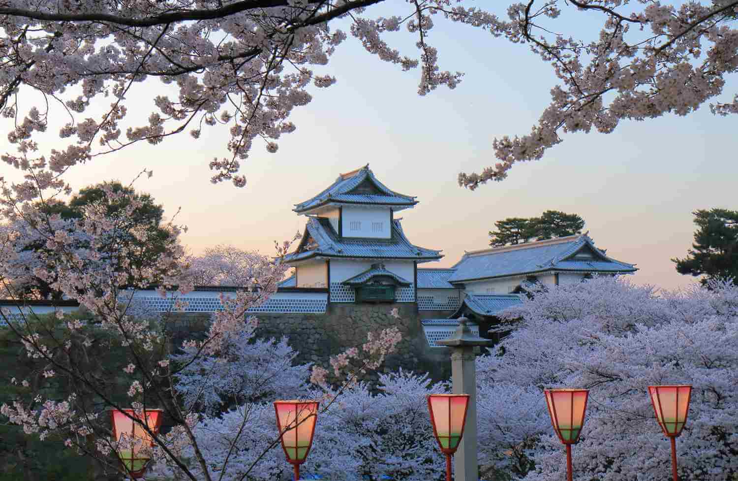 Kanazawa Castle in Kanazawa City = Shutterstock