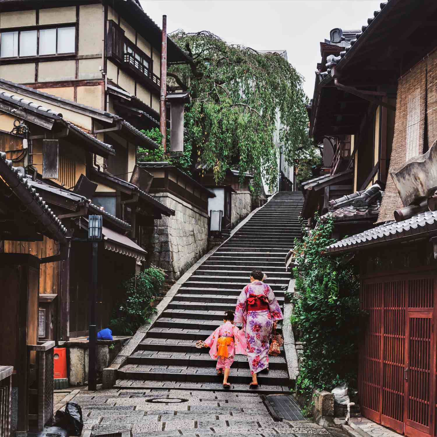 The historic hill roads in Kyoto 2