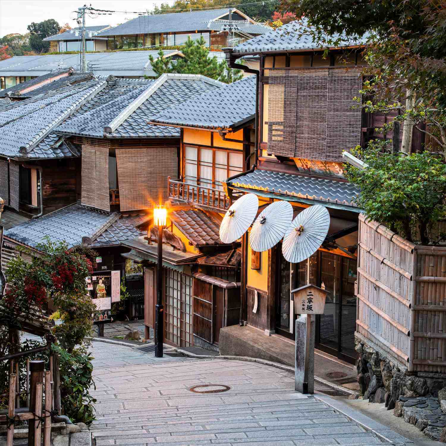 The historic hill roads in Kyoto 3