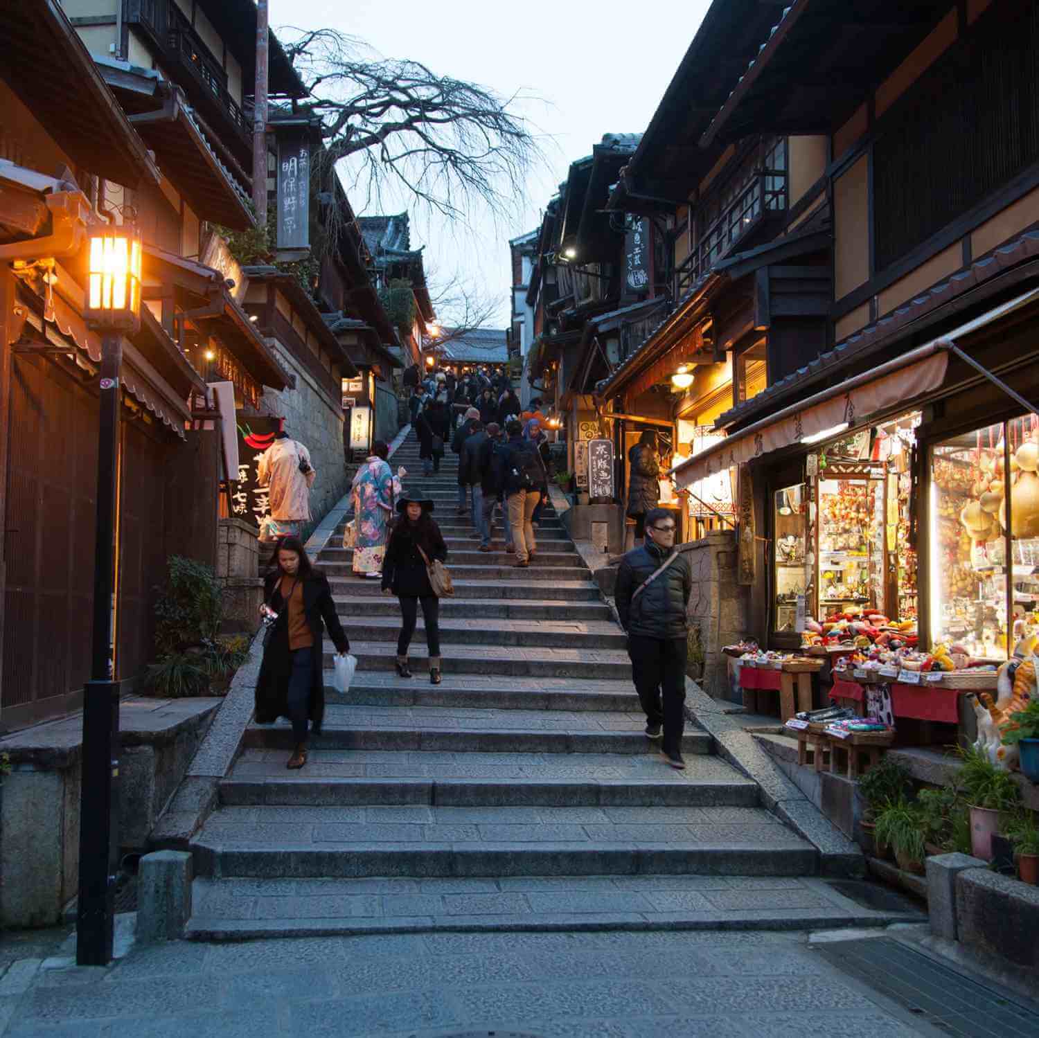 The historic hill roads in Kyoto 6