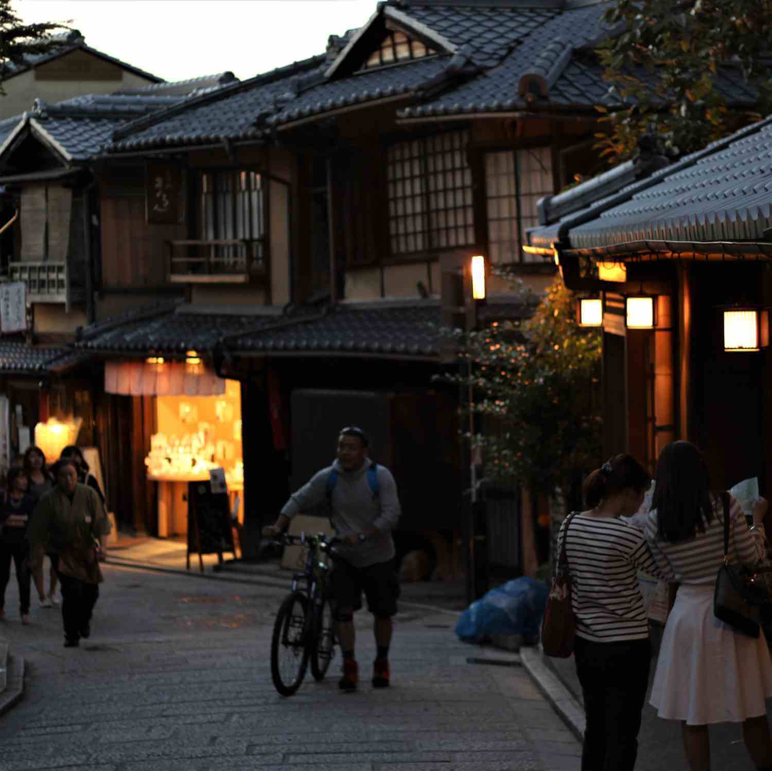 The historic hill roads in Kyoto 8