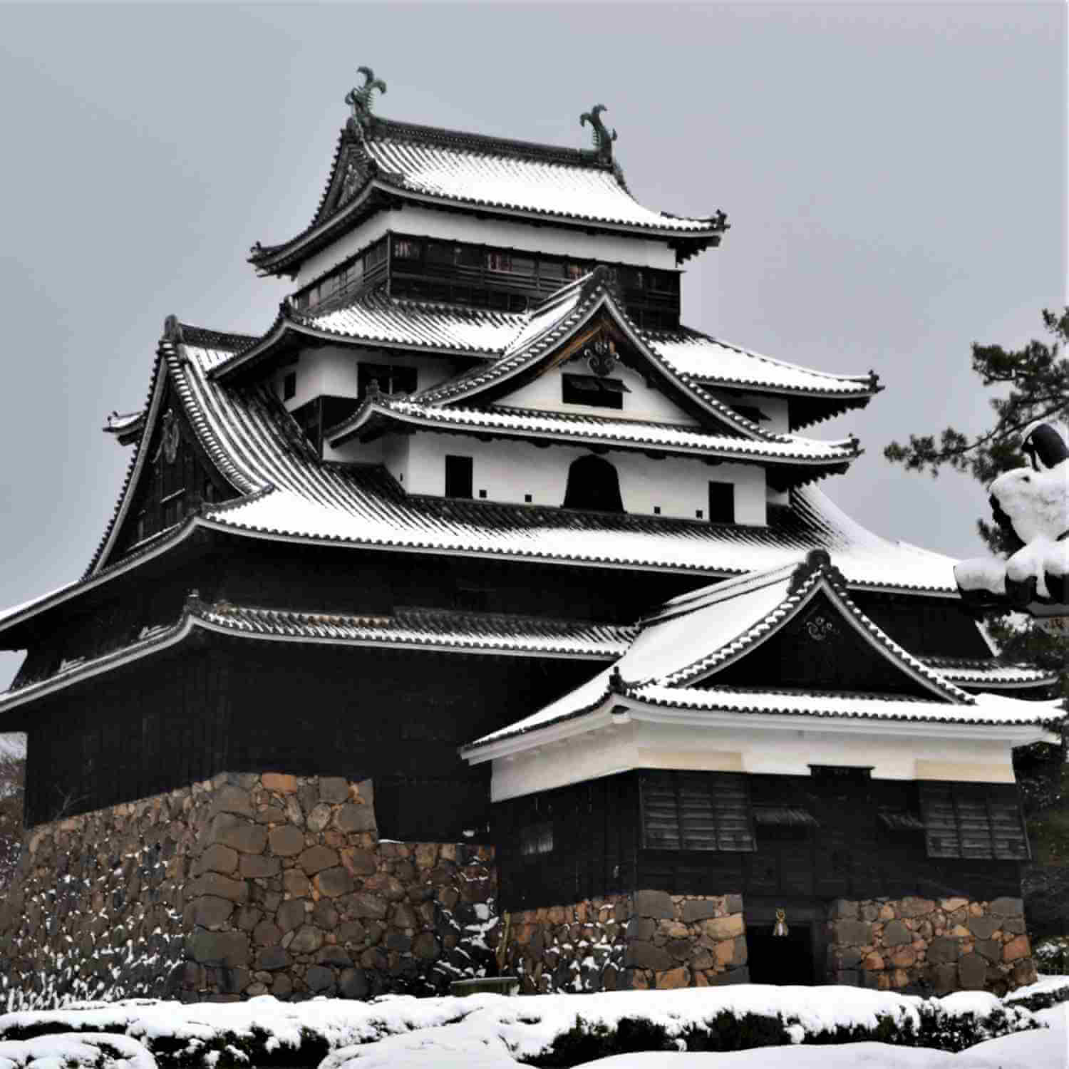 Matsue Castle, built in 1607, Shimane = Shutterstock
