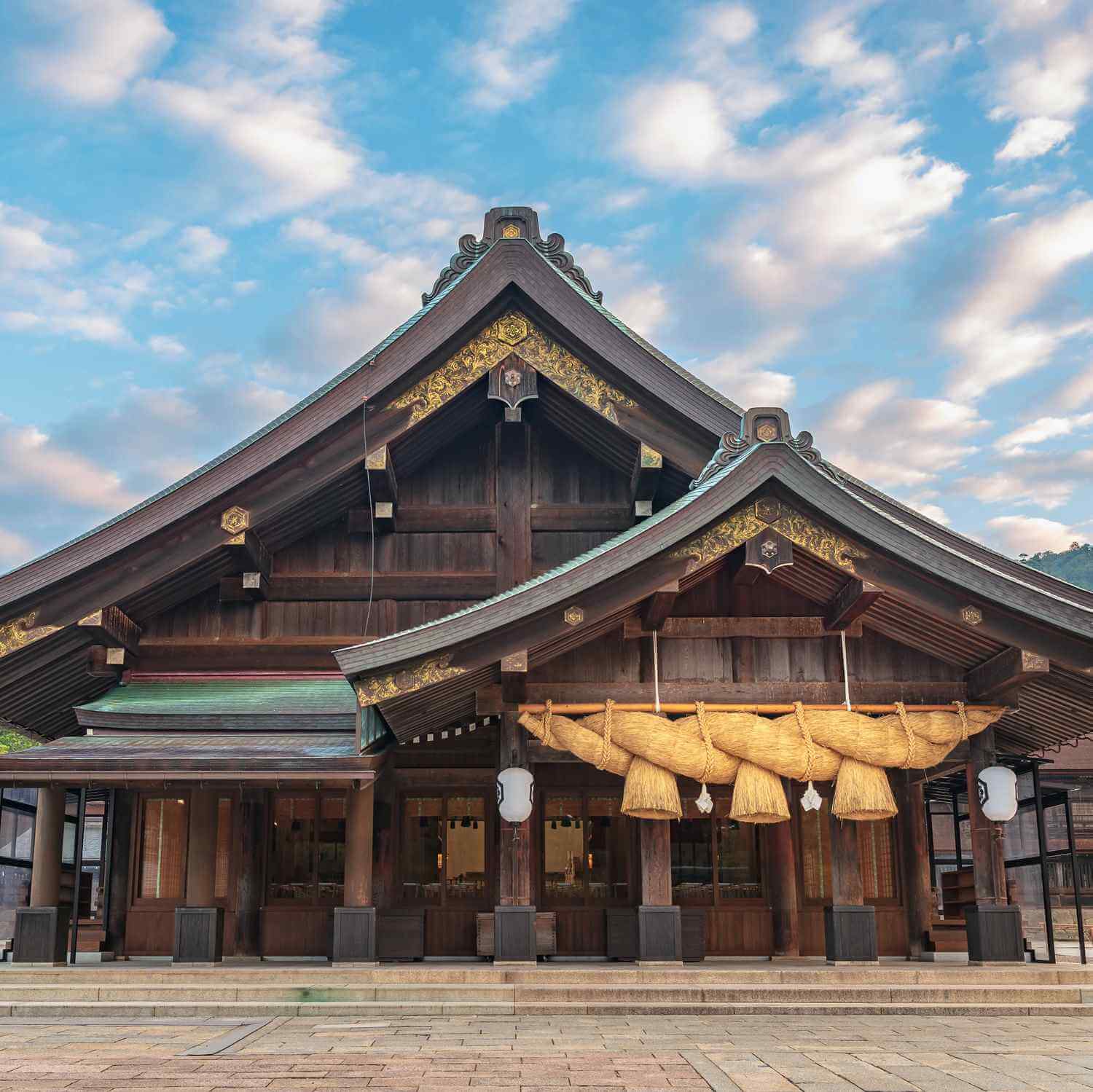 Izumo Taisha Shrine in Izumo City, Shimane = Shutterstock
