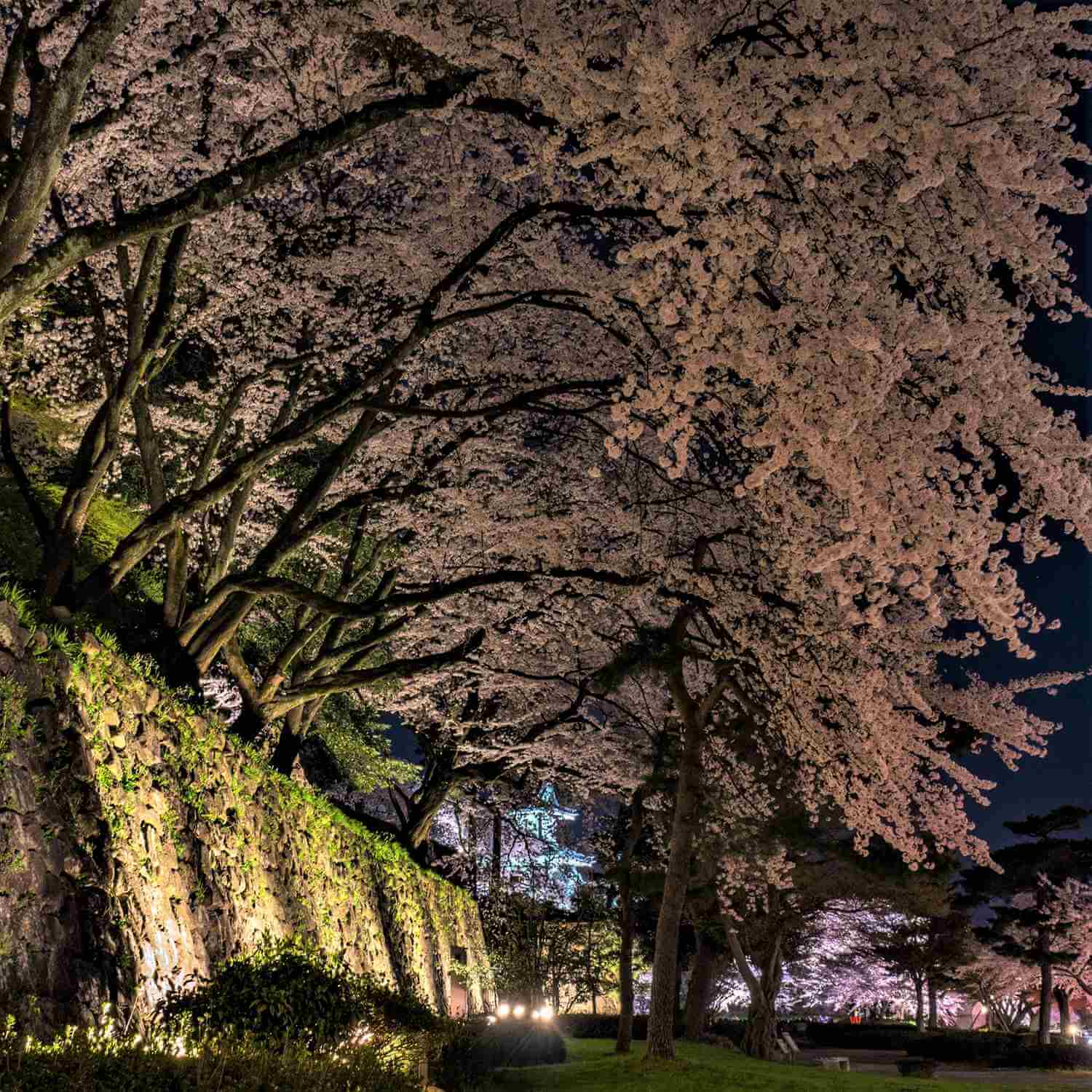 Scenery in Kanazawa, Ishikawa Prefecture = Shutterstock 2
