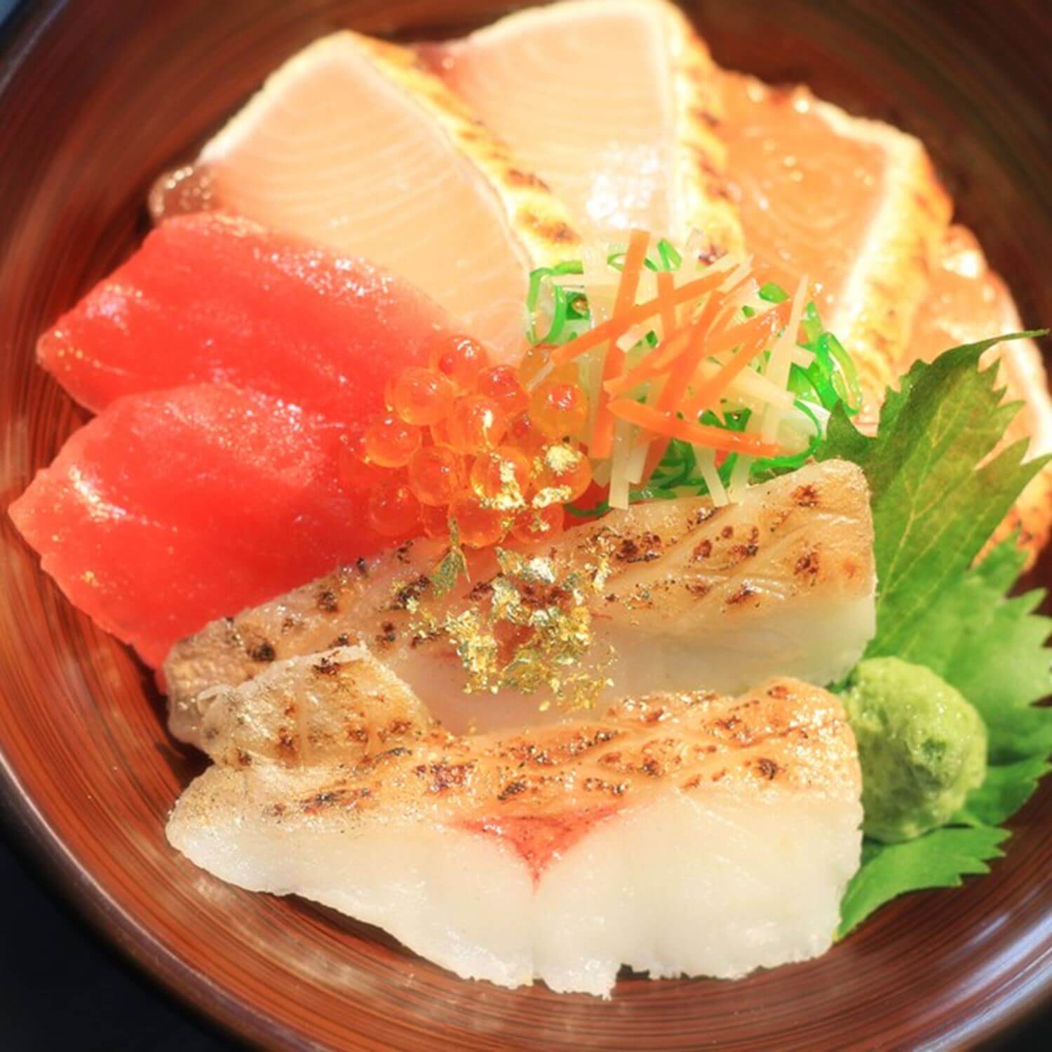 Gold leaf culture in Kanazawa =Shutterstock 8