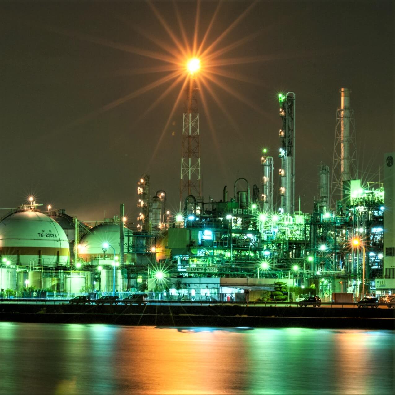 Night view of Japanese factories 5