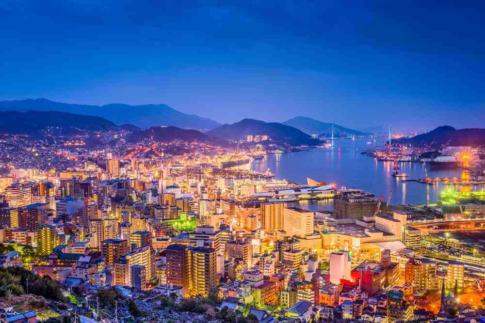 Nagasaki City is famous for its wonderful night view = Shutterstock