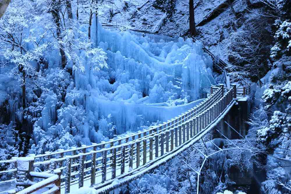 The art of ice in the Onouchi Valley in Saitama Prefecture during the harsh winter months = Shutterstock
