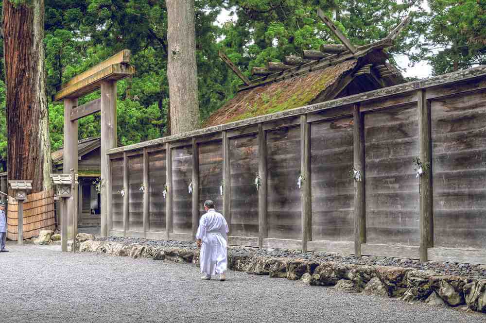 Ise jingu Shrine in Mie Prefecture = Shutterstock