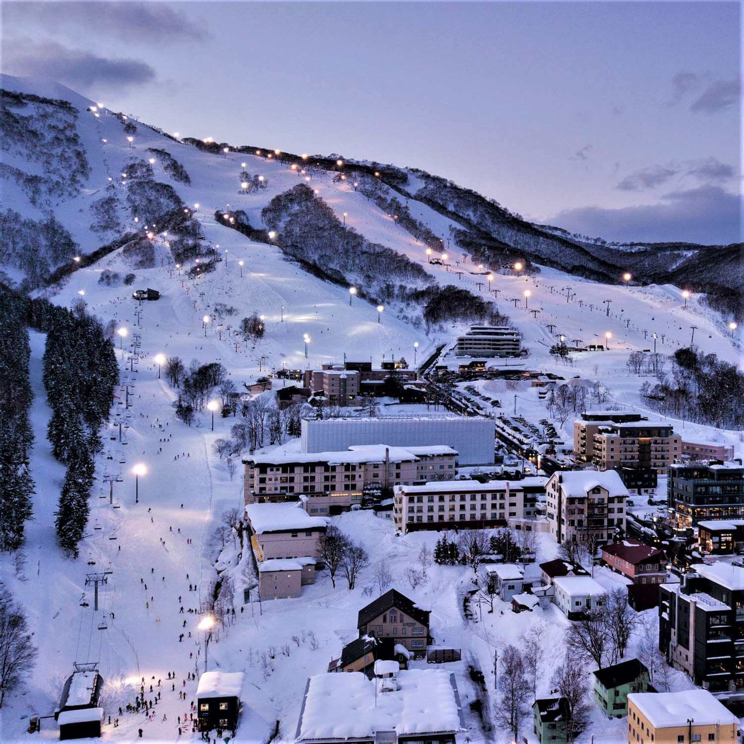 Winter at Niseko Ski Resort in Hokkaido = Shutterstock 10