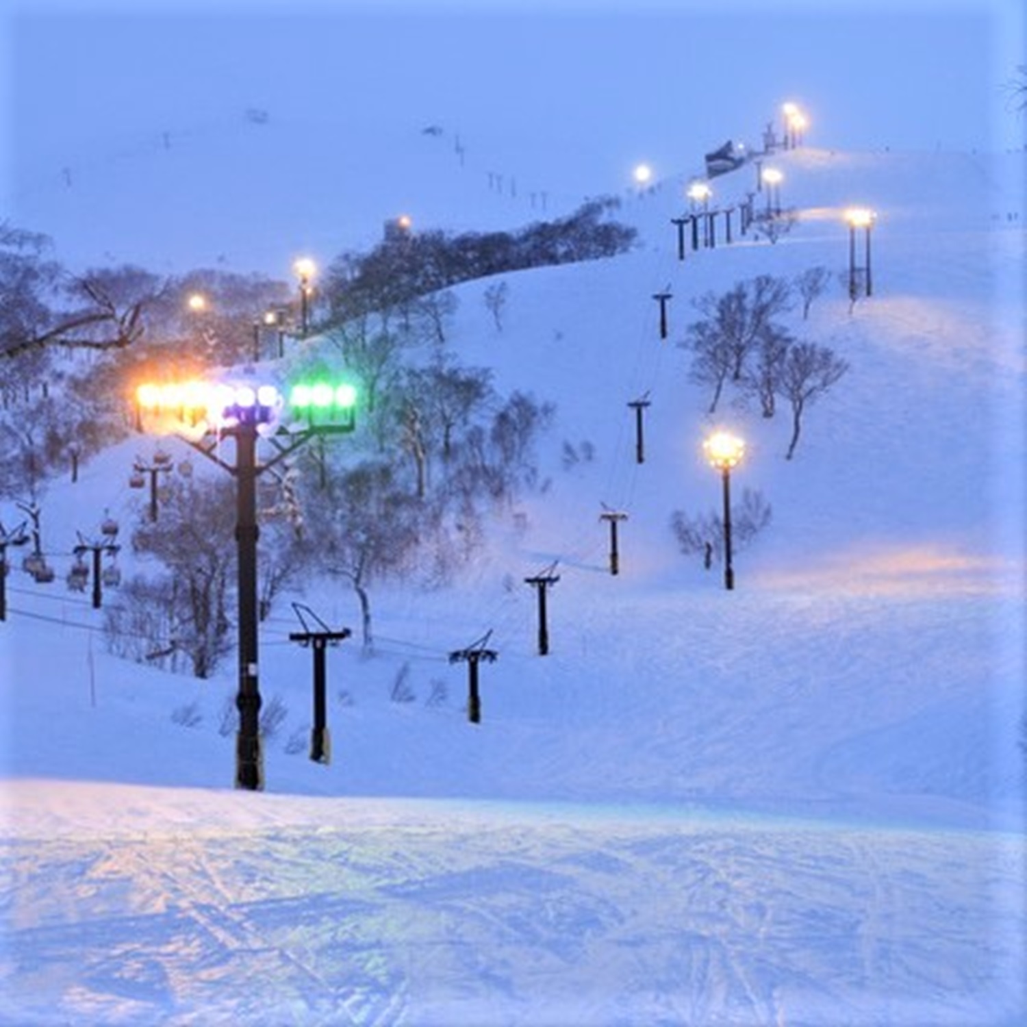 Winter at Niseko Ski Resort in Hokkaido = Pixta 9