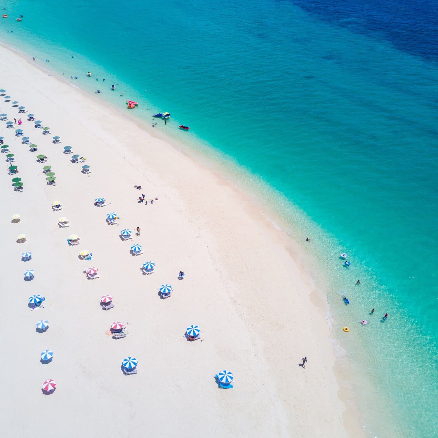 Okinawa beach, Japan = Adobe Stock 2