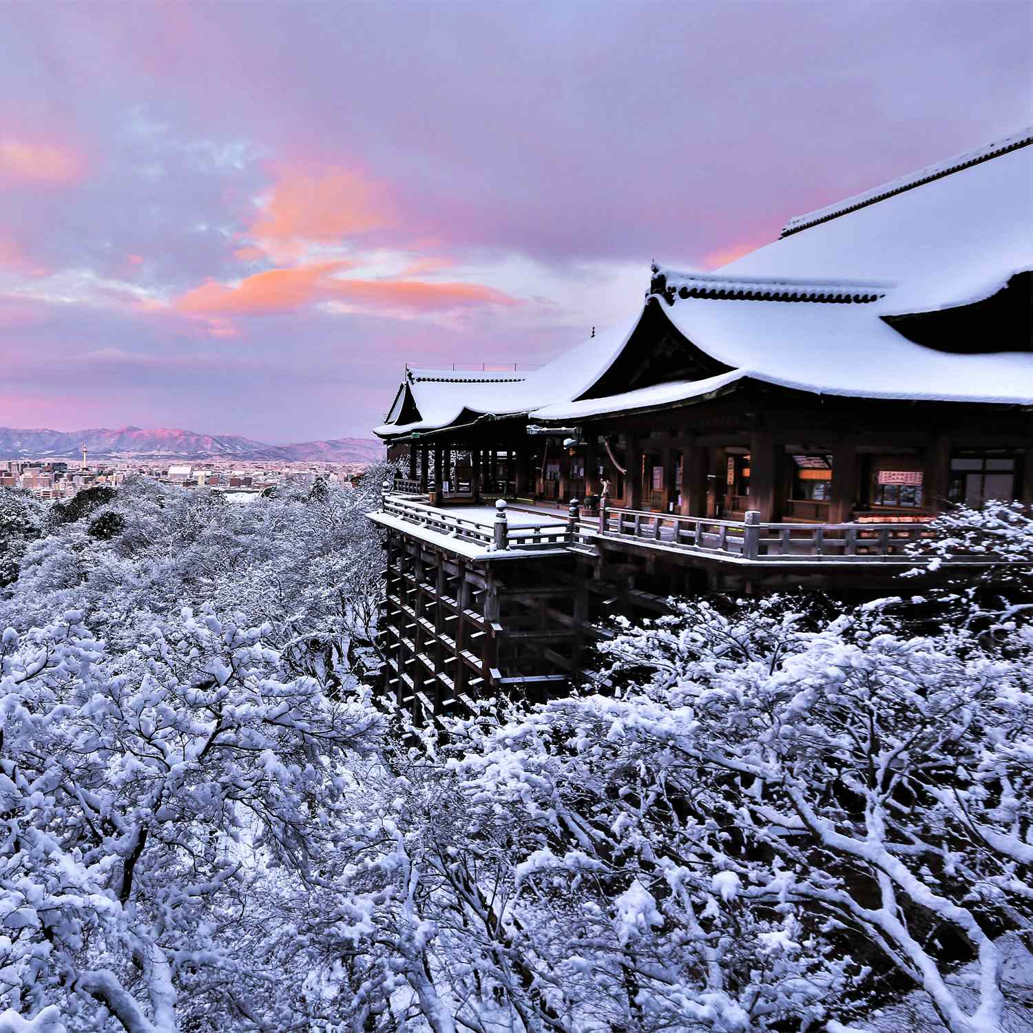 Kiyomizudera Temple covered with snow = Shutterstock 4