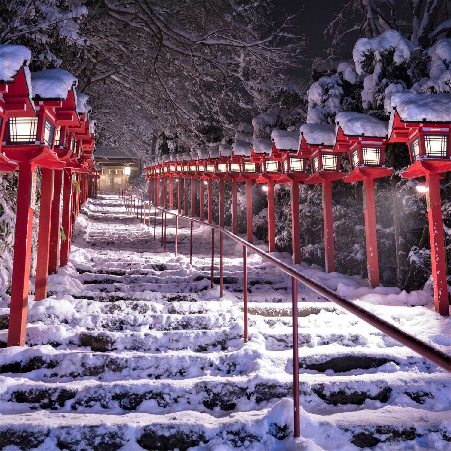 Kibune Shrine in northern Kyoto has more snow than in central Kyoto = Shutterstock