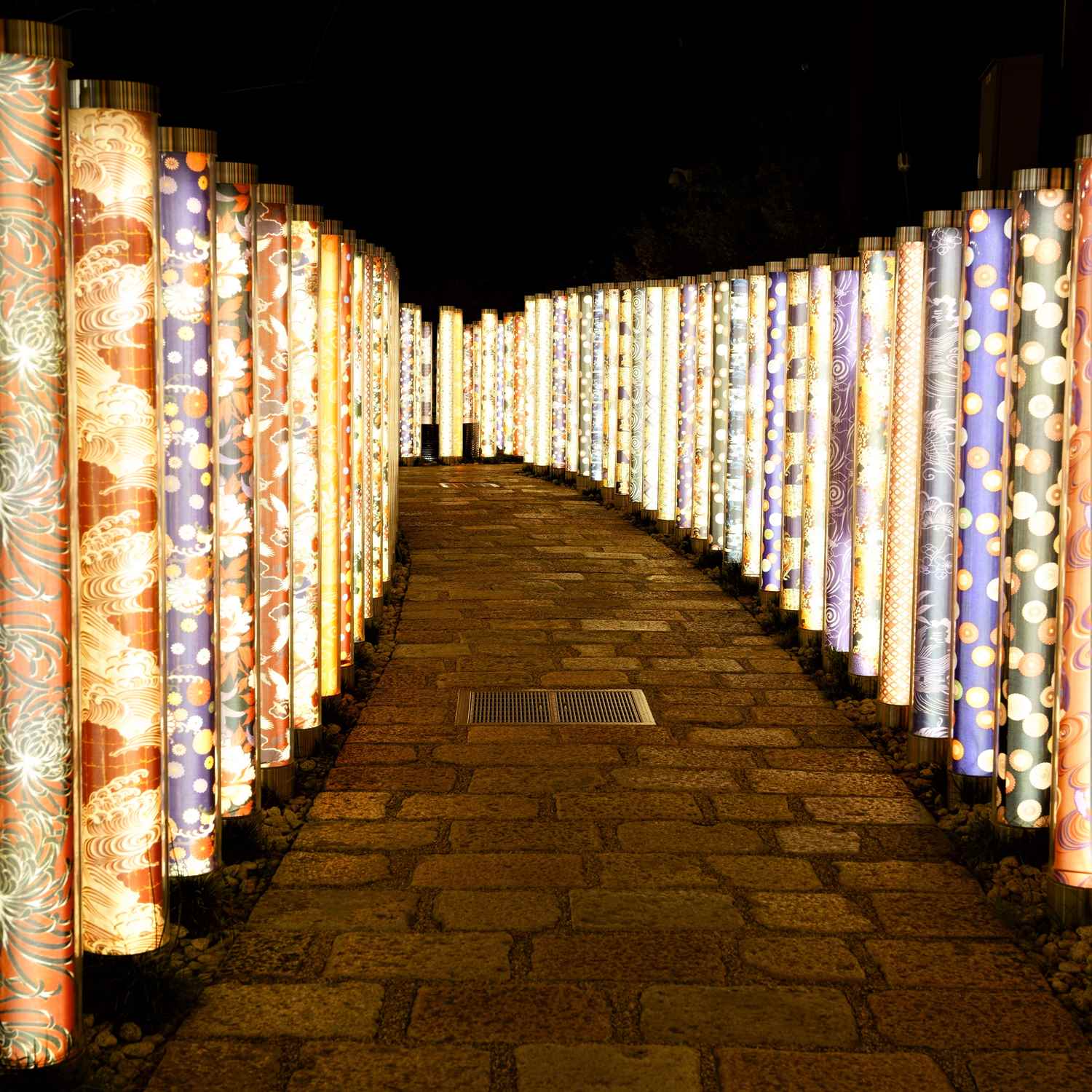 The fantastic illumination “Hanatouro” in Arashiyama, Kyoto = Shutterstock 7