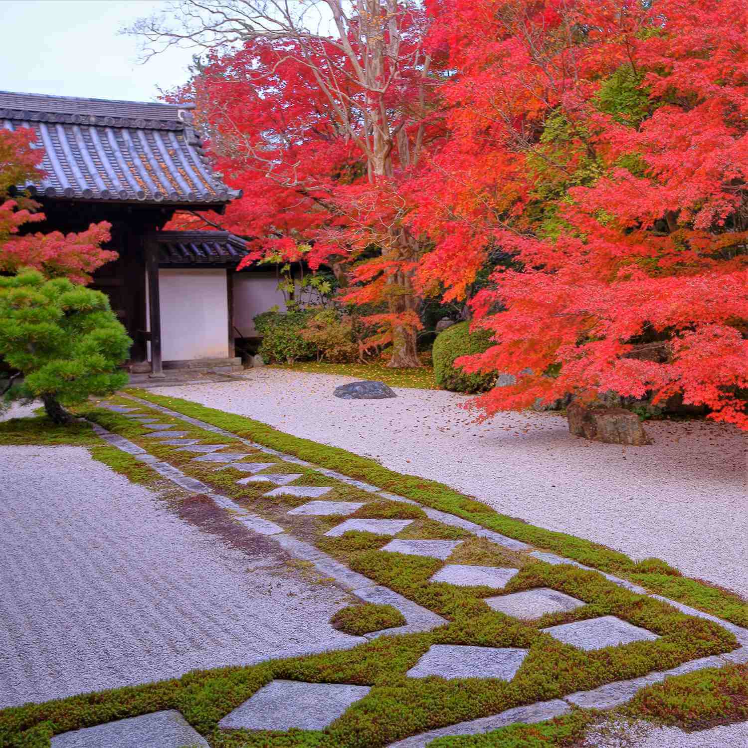 Nanzenji Temple in Kyoto = Shutterstock 7