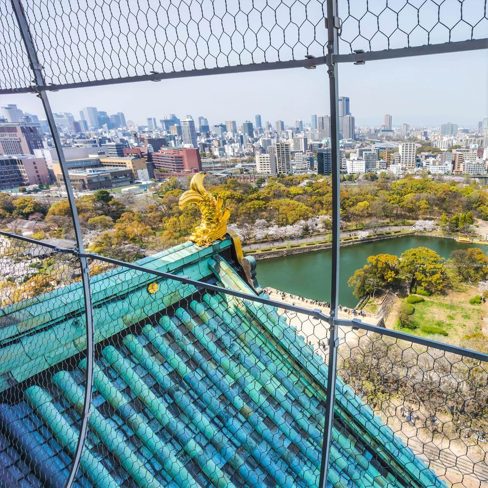 Osaka Castle in the center of Osaka city. The castle tower was rebuilt in 1931, but the view from the top floor is wonderful = Shutterstock 5