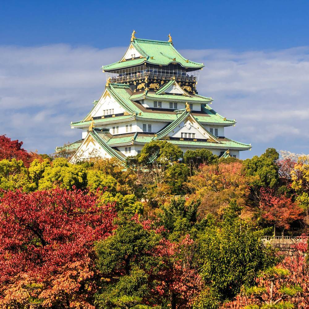 Osaka Castle in the center of Osaka city. The castle tower was rebuilt in 1931, but the view from the top floor is wonderful = Shutterstock 7