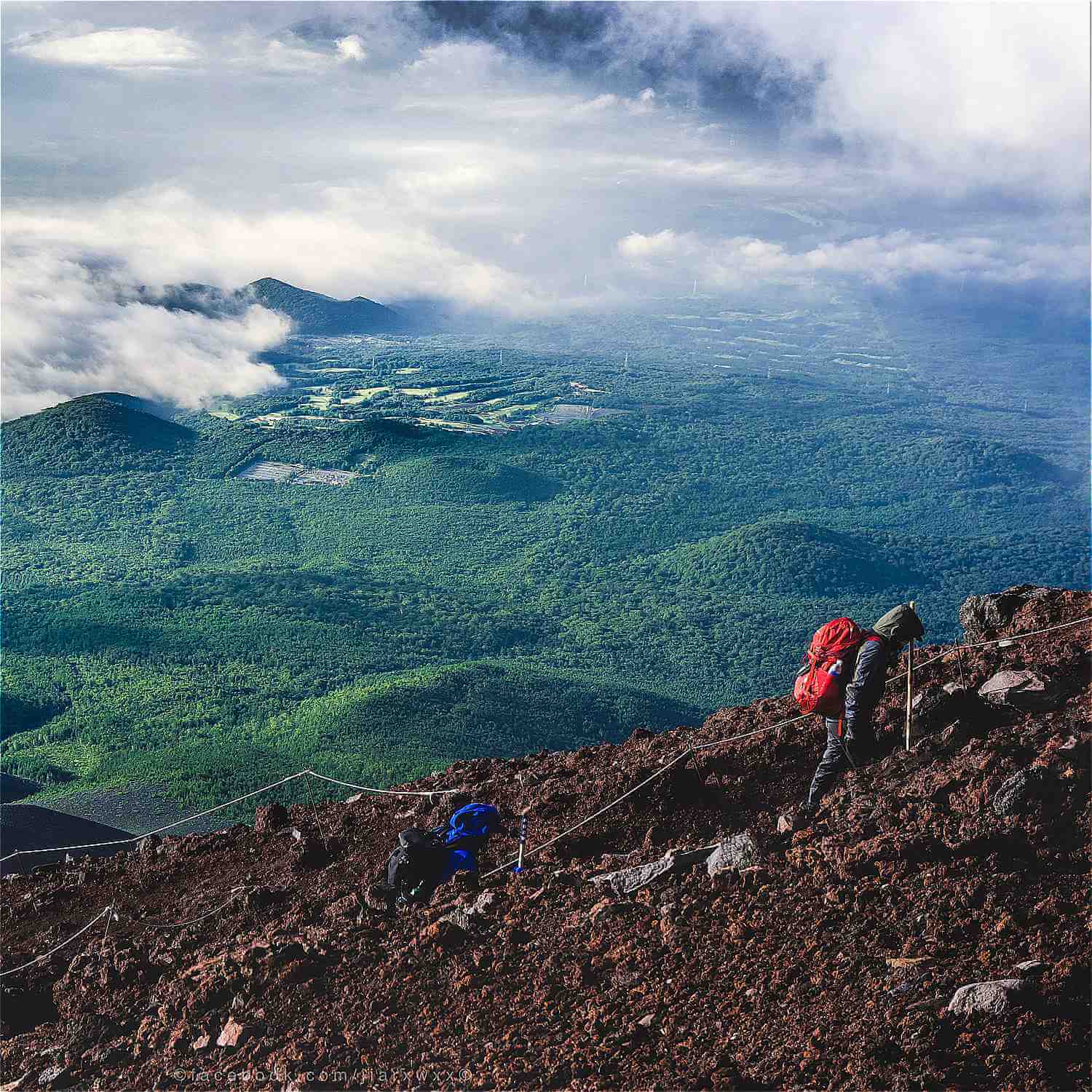Climbing Mt. Fuji in summer = Shutterstock 2