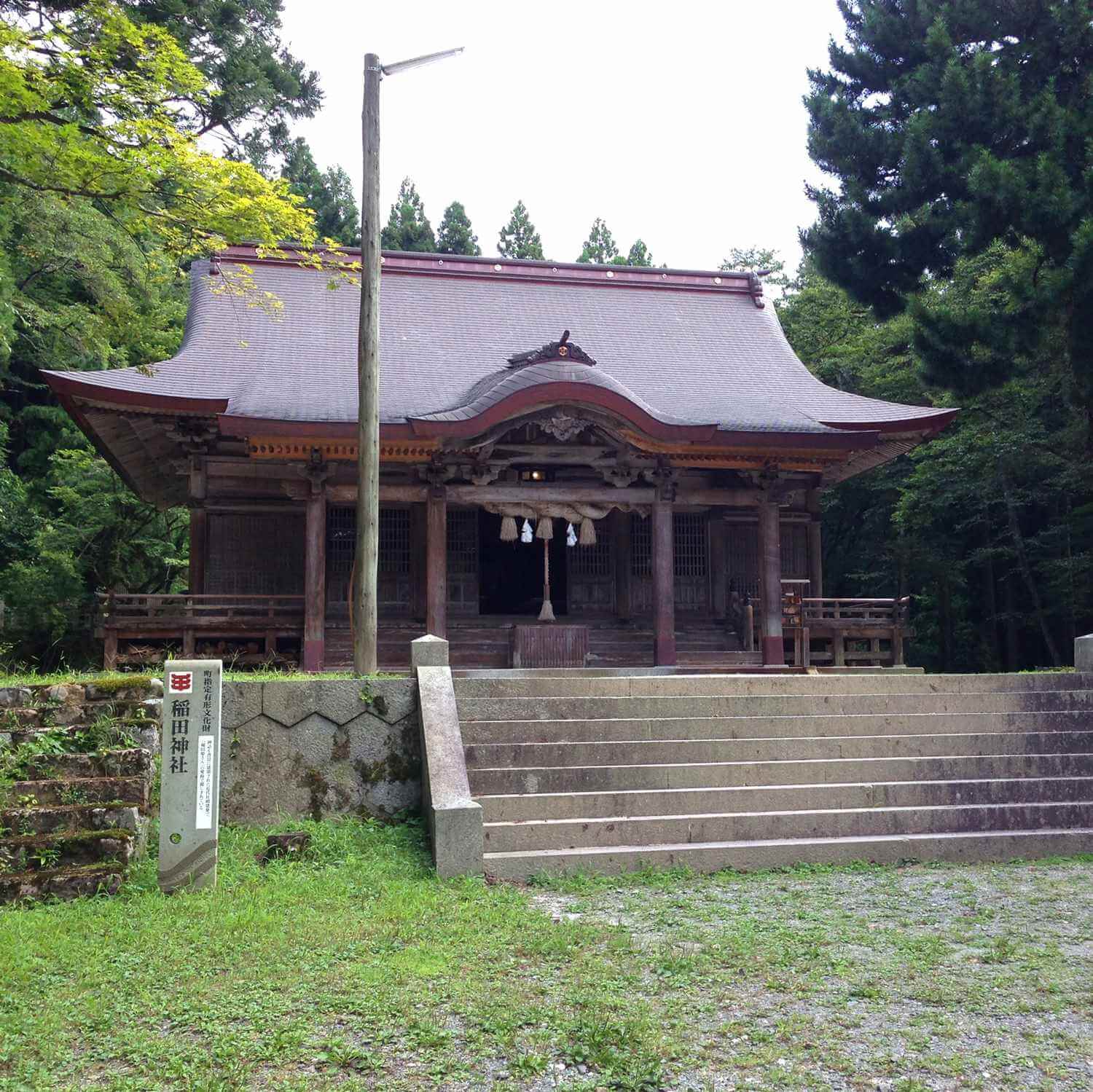 Inata Jinja in Okuizumo, located in the mountains about 1 hour and 30 minutes by car from Izumo Taisha Shrine