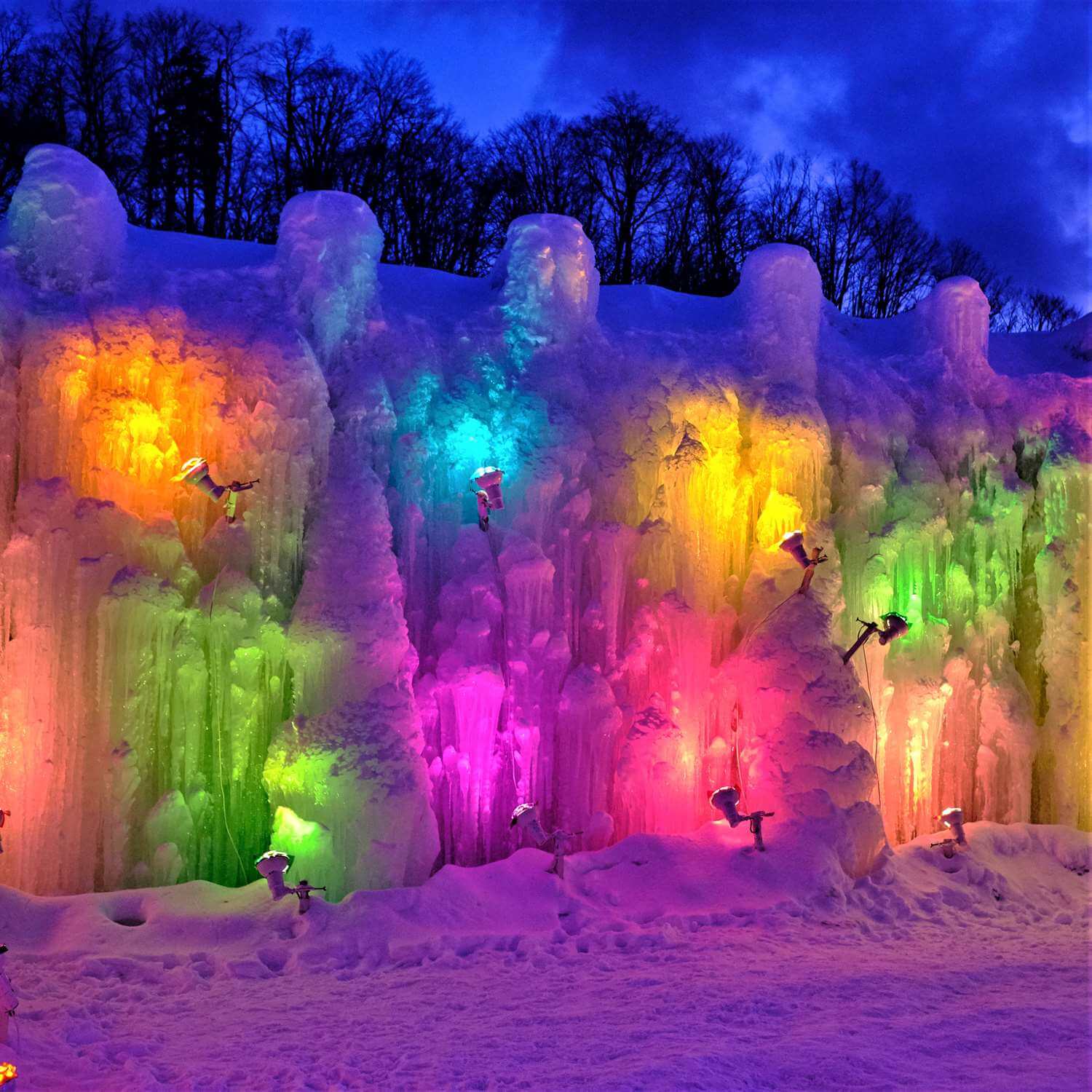 The Lake Shikotsu Ice Festival held every winter, Hokkaido = Shutterstock 9