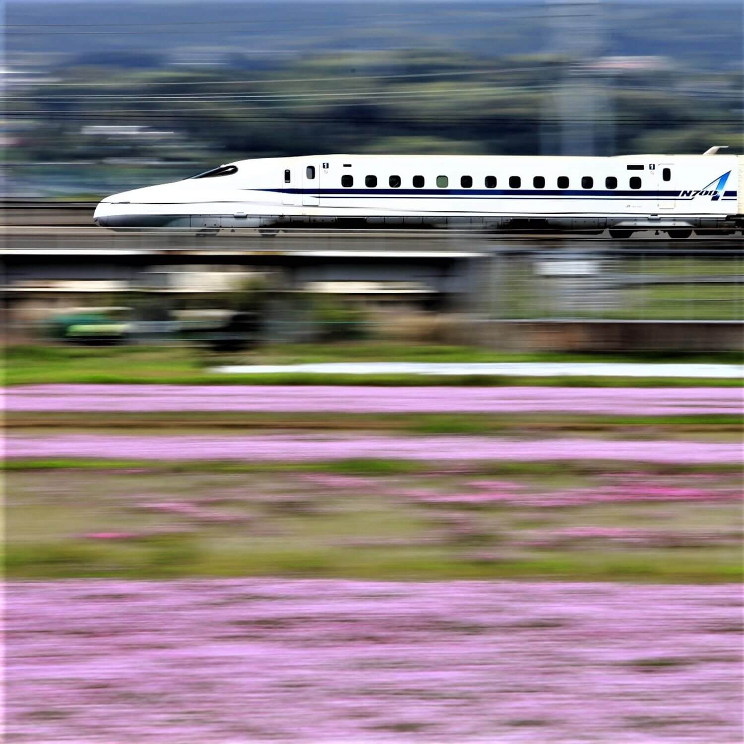 The Shinkansen connects various parts of Japan in accurate time 4