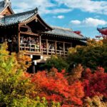 Autumn colors at Tofukuji Temple, Kyoto = Shutterstock 1
