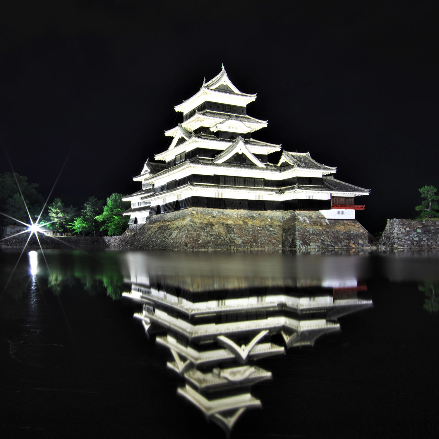 Matsumoto Castle in Nagano Prefecture = Shutterstock 10