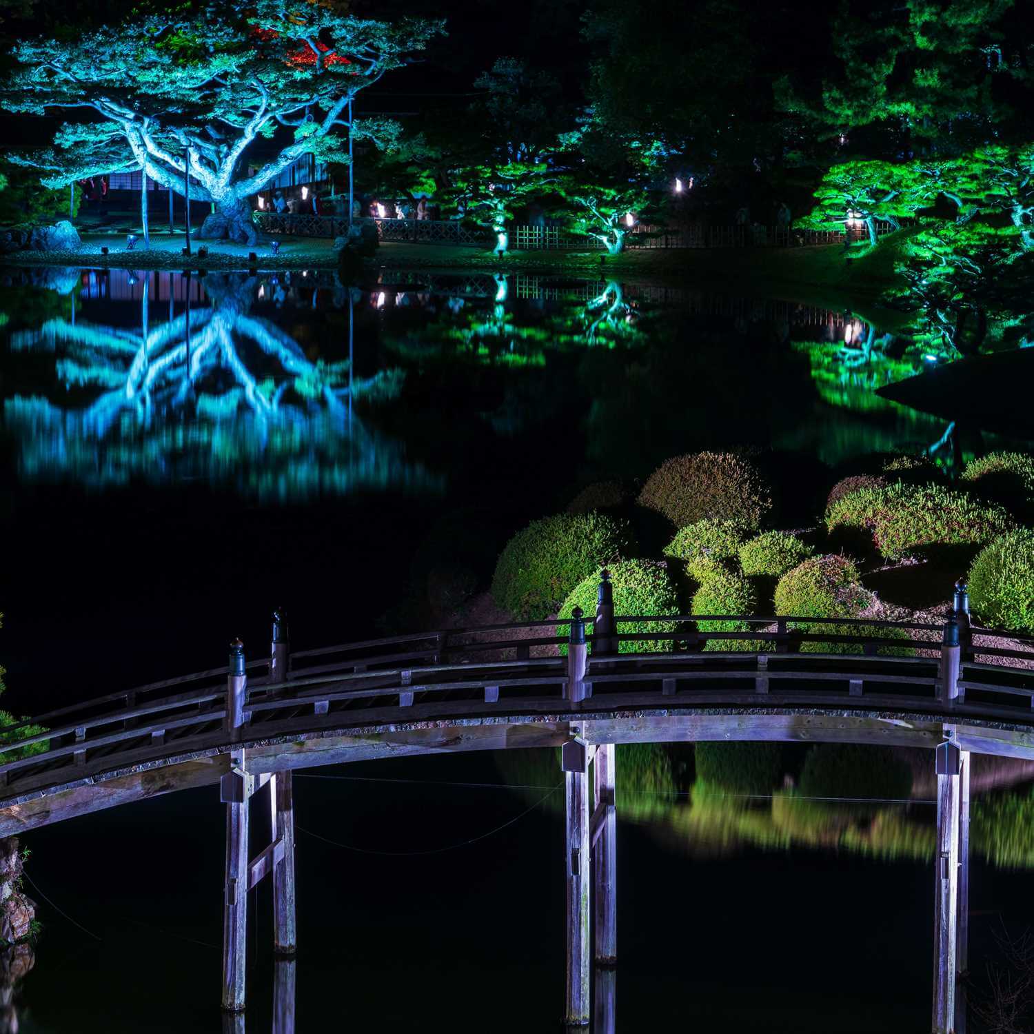 Ritsurin Garden in Takamatsu City, Kagawa Prefecture = Shutterstock 10