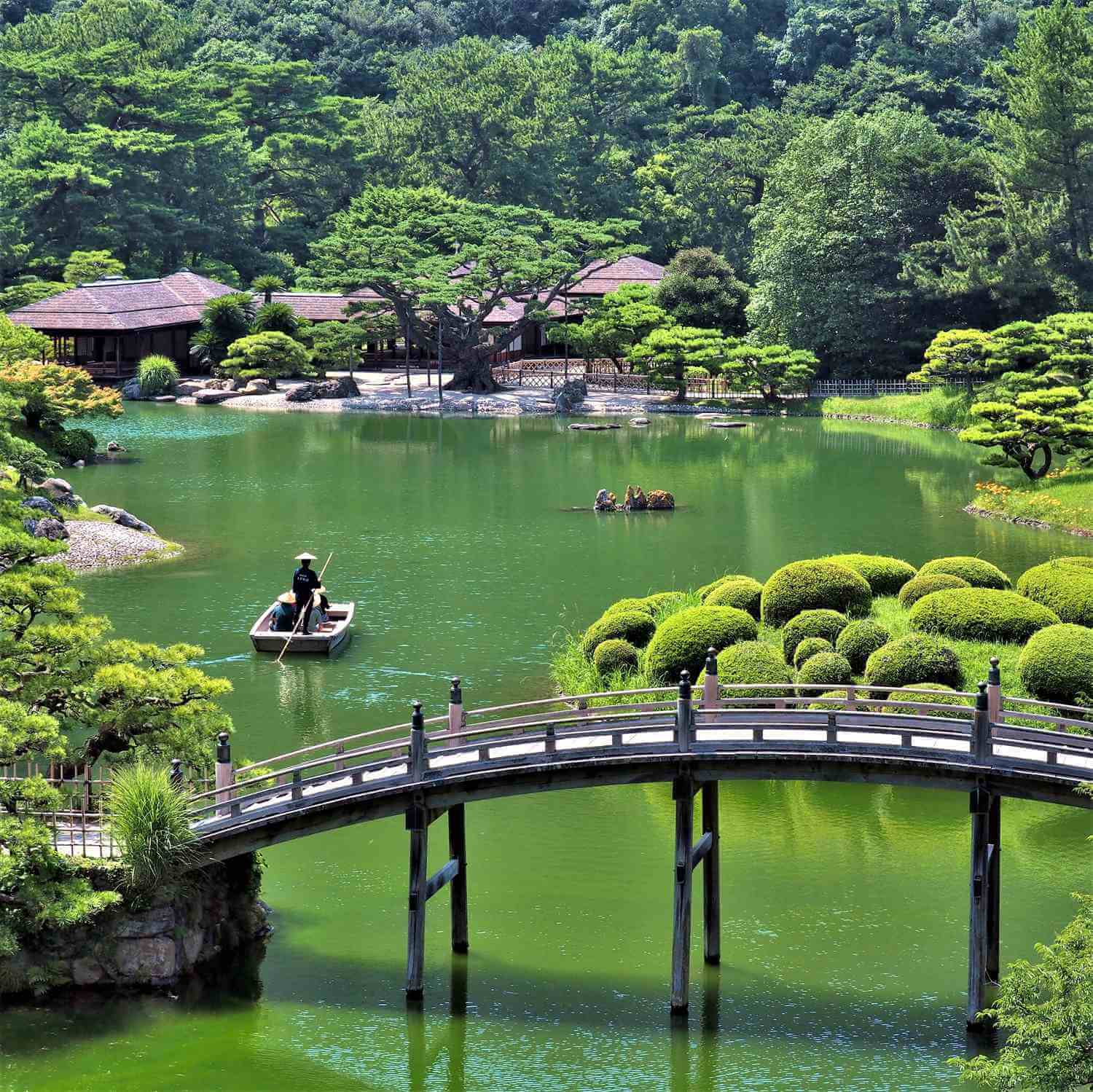 Ritsurin Garden in Takamatsu City, Kagawa Prefecture = Shutterstock 2