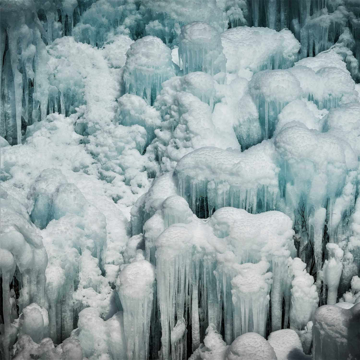 The icicles in Chichibu = Shutterstock 2