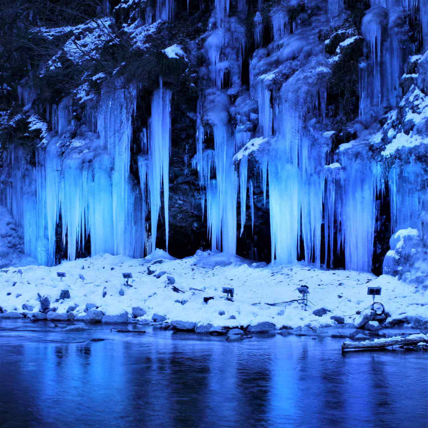 The icicles in Chichibu = Shutterstock 7